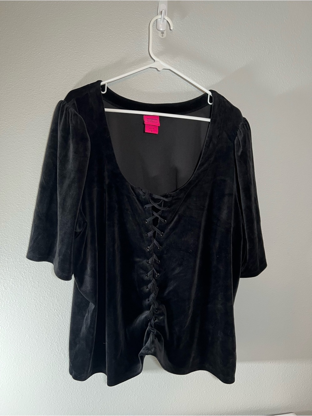 Torrid Betsey Johnson Women's Black Velvet Lace-Up Scoop‎ Neck Top